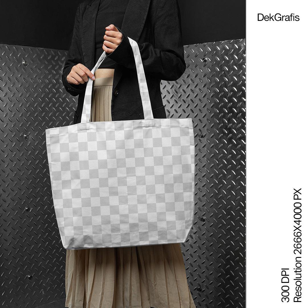 Free Woman Tote Bag Mockup L CRB 2024 03