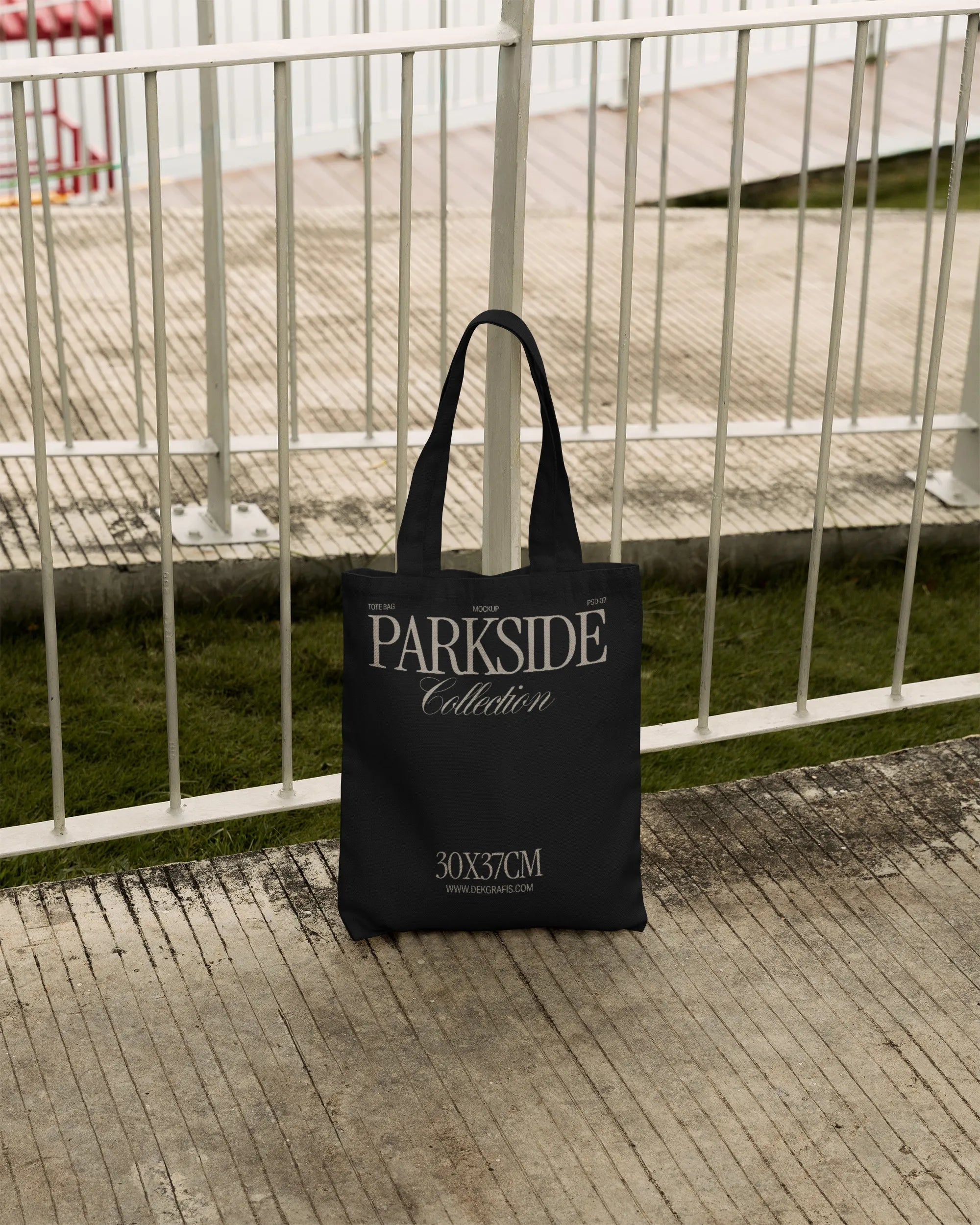 Free Aesthetic Parkside Tote Bag Mockup