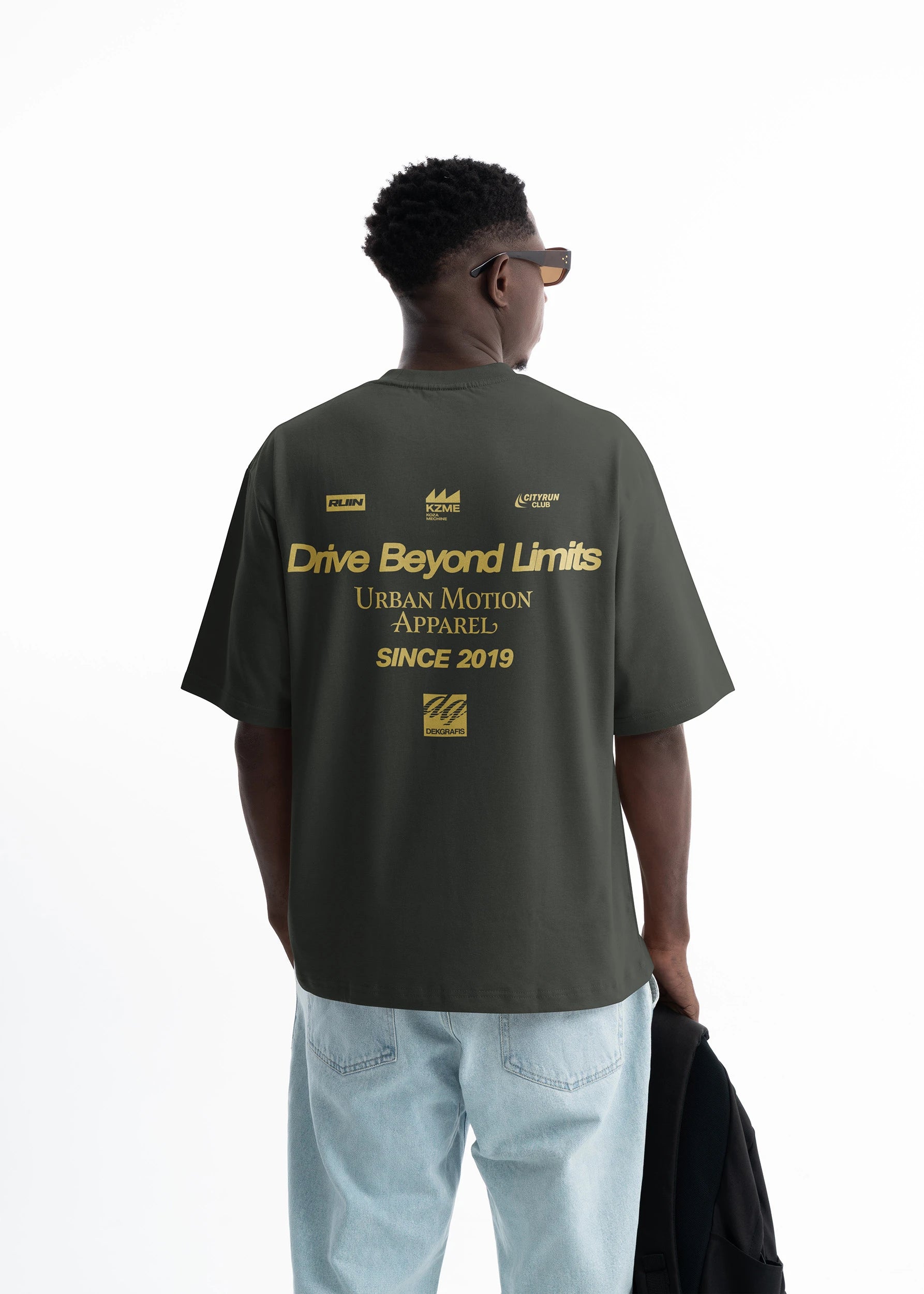 6 Premium Oversized Tees Man Mockups 2025